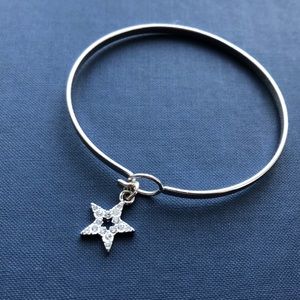Star charm bangle bracelet